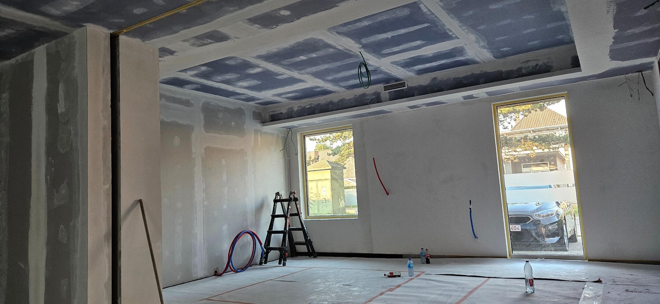 Gipskarton plafond en wanden Kortrijk — S GYPFIX Gipsplaten wanden en plafond volledig afgewerkt Kortrijk - S GYPFIX