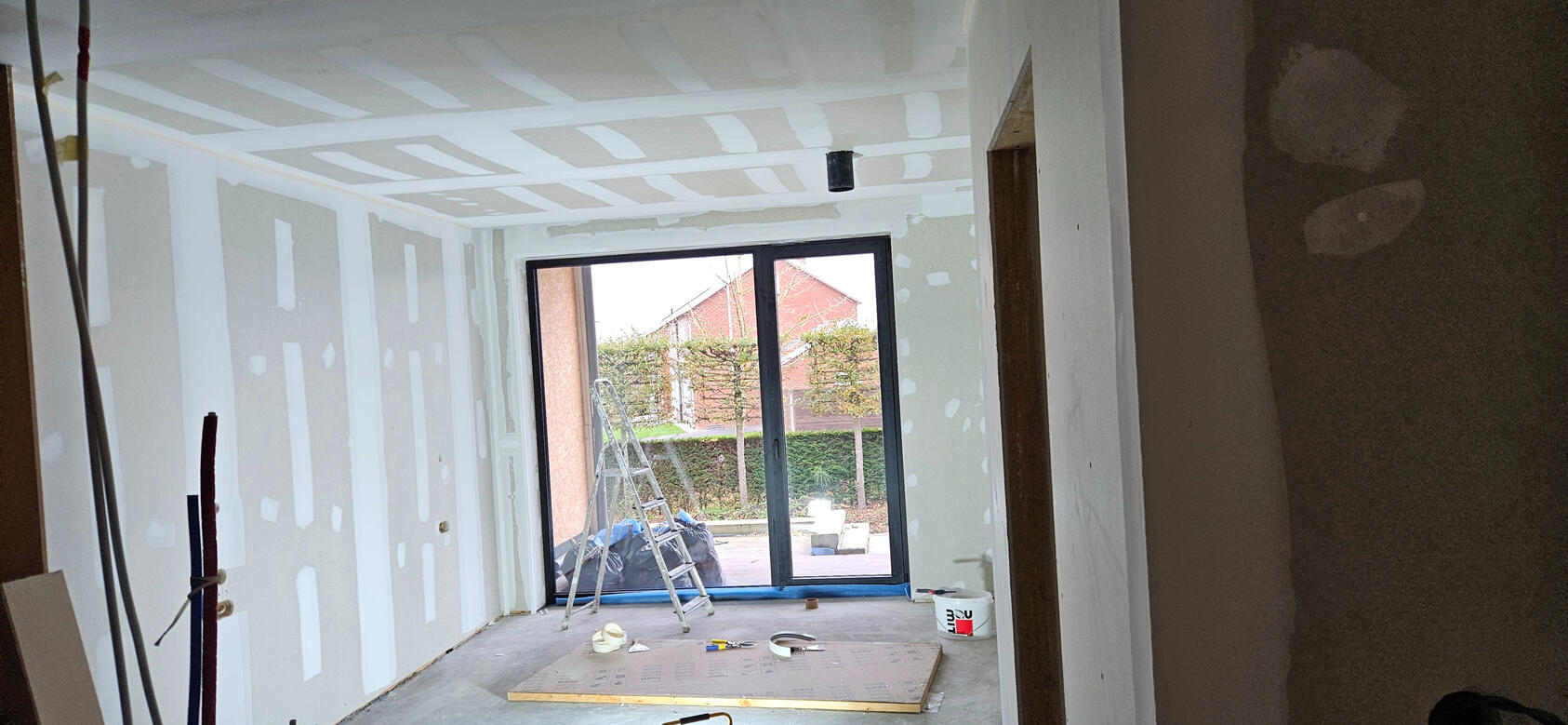 Slaapkamer plafond en wanden — S GYPFIX Ingelmunster Rechte, geplamuurde plafond en wanden in de slaapkamer, Ingelmunster - S GYPFIX